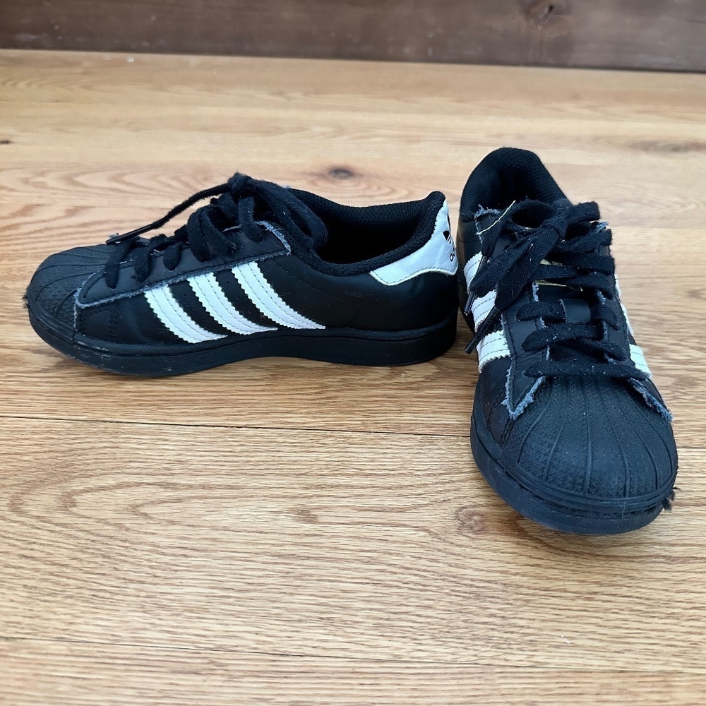 ADIDAS KIDS ORIGINALS SUPERSTAR II SHOES - Size 13 - Picture 3 of 9